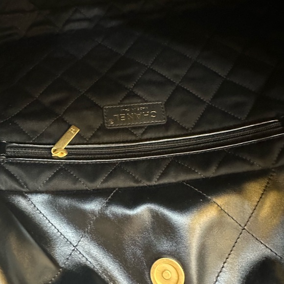 Chanel hobo bag authentic. Pre owned. - Picture 15 of 16